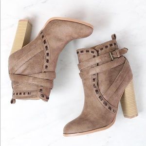 USED Qupid Ankle Booties size 6